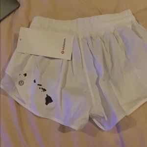 Lululemon Aloha Hotty hot sports size 2 2.5in